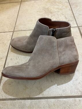 Sam Edelman "Petty" Chelsea Suede Ankle Boots in Gray. 6.5